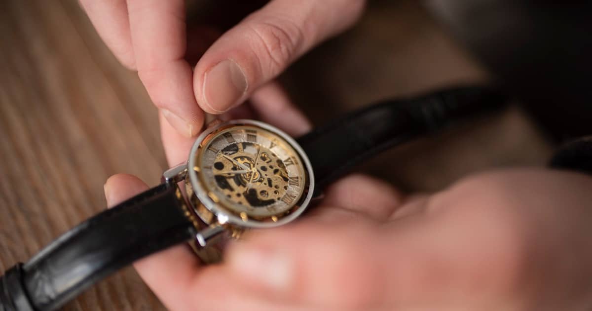 How To Find The Best Watch Repair Store?