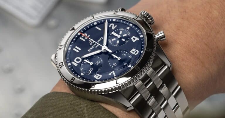 Raviver l'Esprit des Cieux : À l’Intérieur de l’Hommage de Breitling au Vought F4U Corsair
