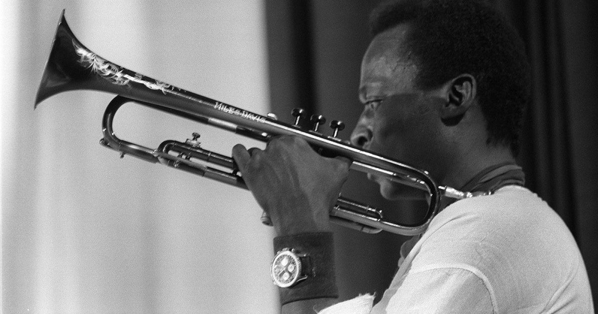 Music Icons and Their Signature Watches: IWC, Hublot, Omega & Breitling in the Spotlight